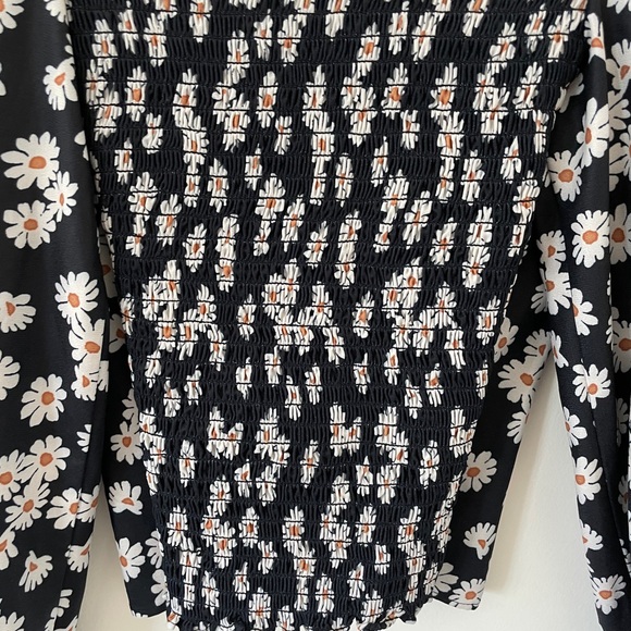 Daisies black blouse top, in the style of reformation, cottagecore - Picture 4 of 5